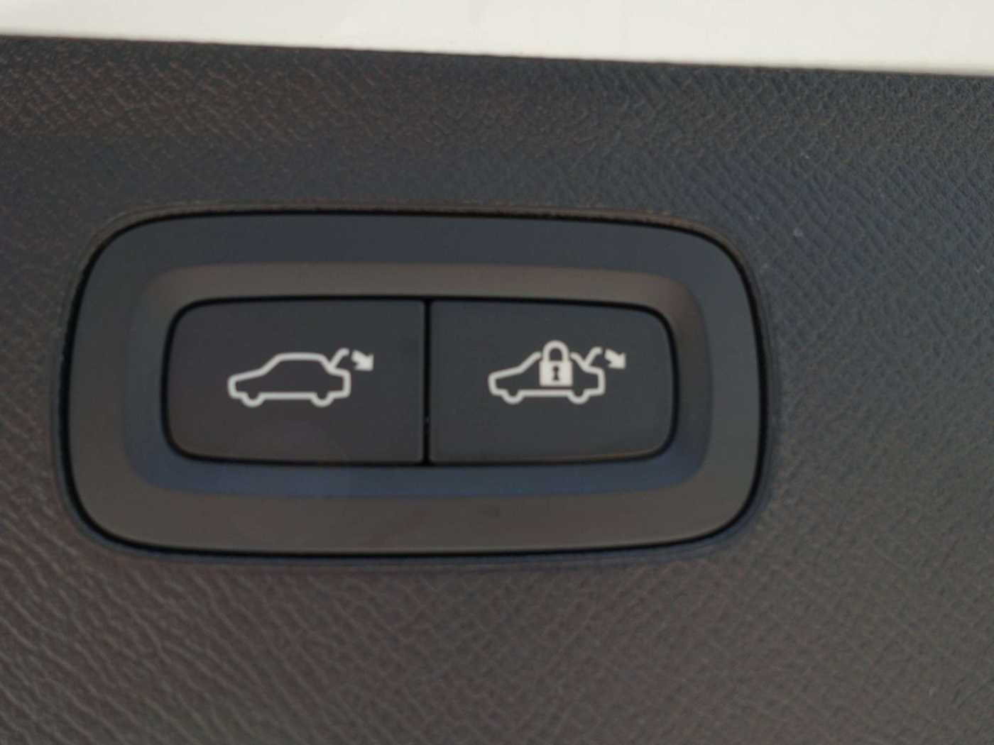 Volvo  Recharge Ultimate T8 AWD/Massage/B&W/360°
