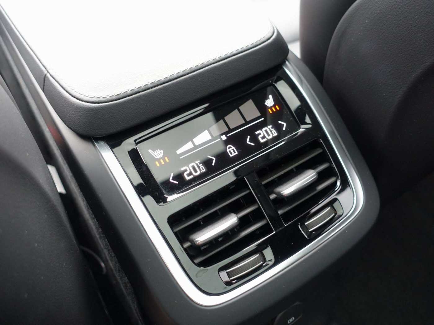 Volvo  Recharge Ultimate Dark T8 AWD/B&W/360°/Pano