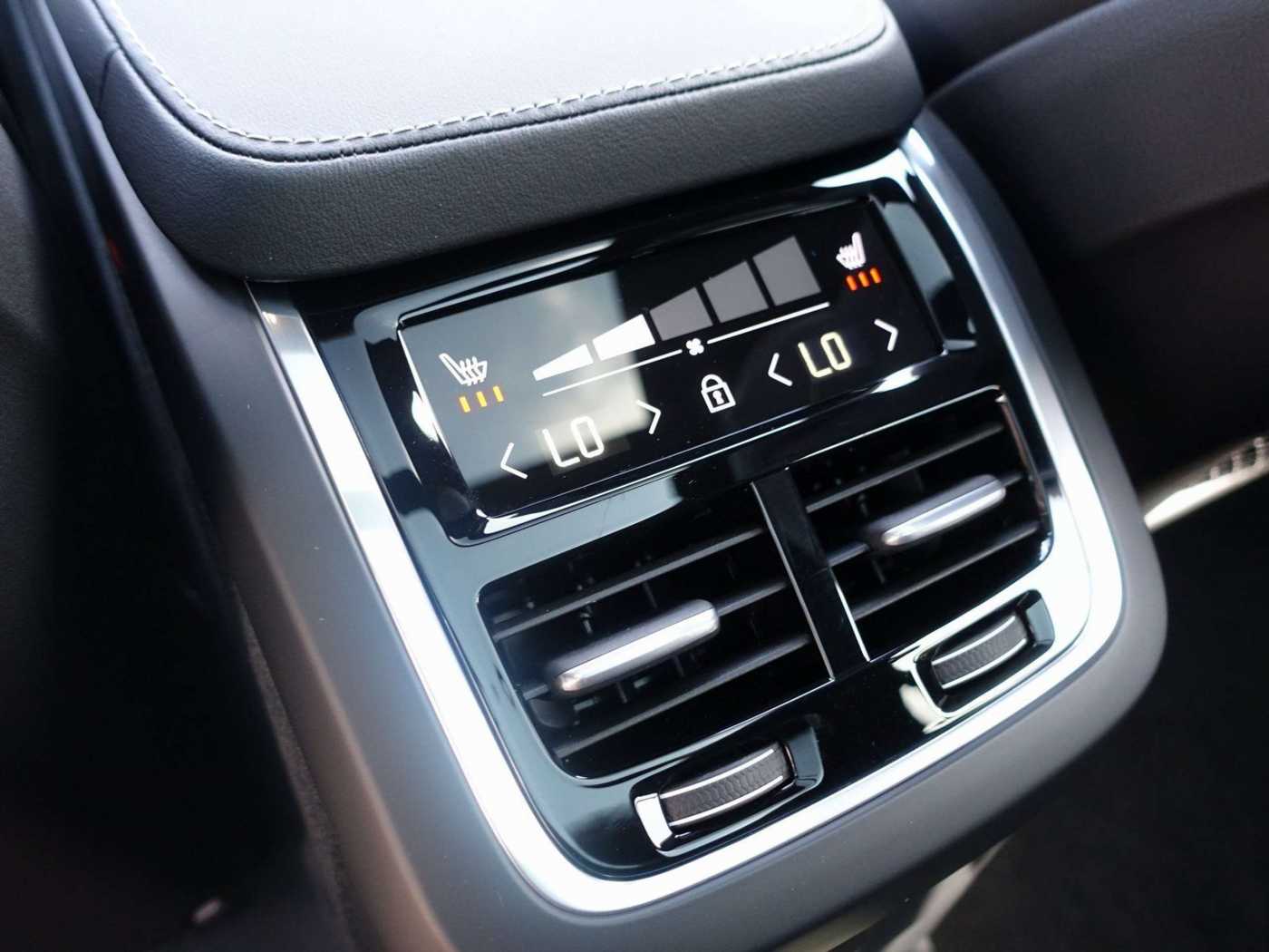 Volvo  Recharge Ultimate T8 AWD/FourC/AHK/B&W/Pano