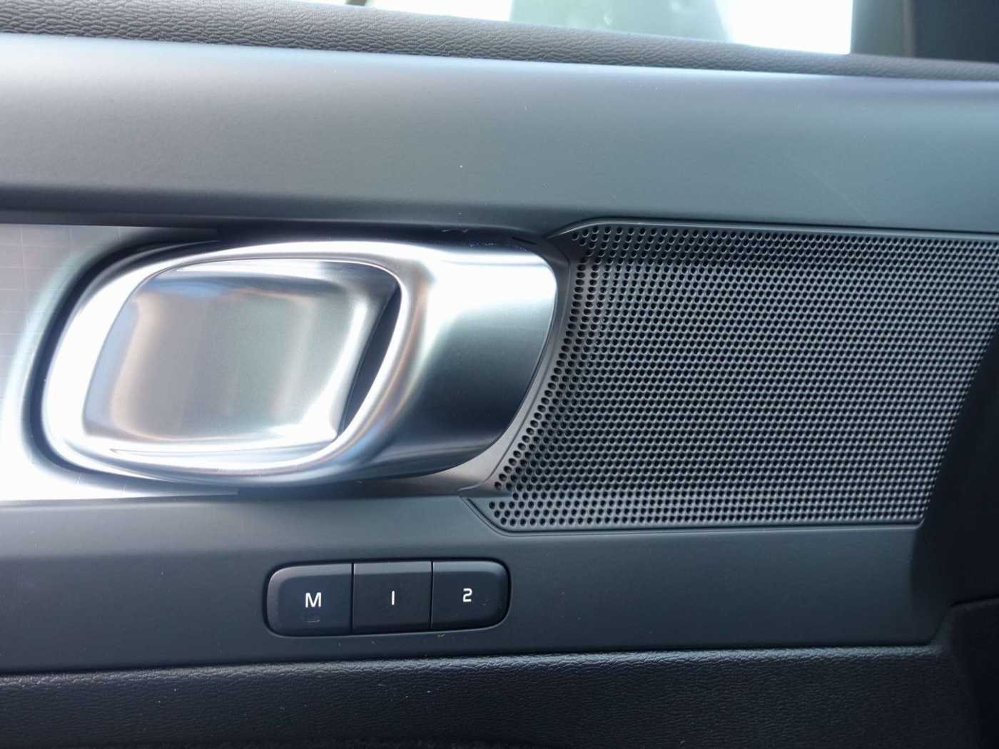Volvo  Core B3 Mild-Hybrid BLIS/ACC/KAMERA/SHZ