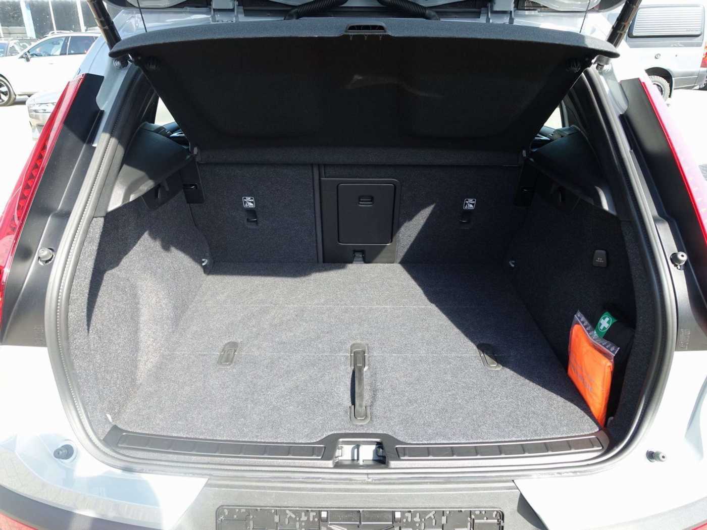 Volvo  Core B3 Mild-Hybrid BLIS/ACC/KAMERA/SHZ