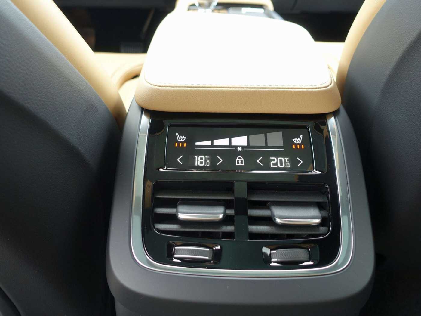 Volvo  Plus Dark T8 AWD /FourC/AHK/Pano/360°Cam