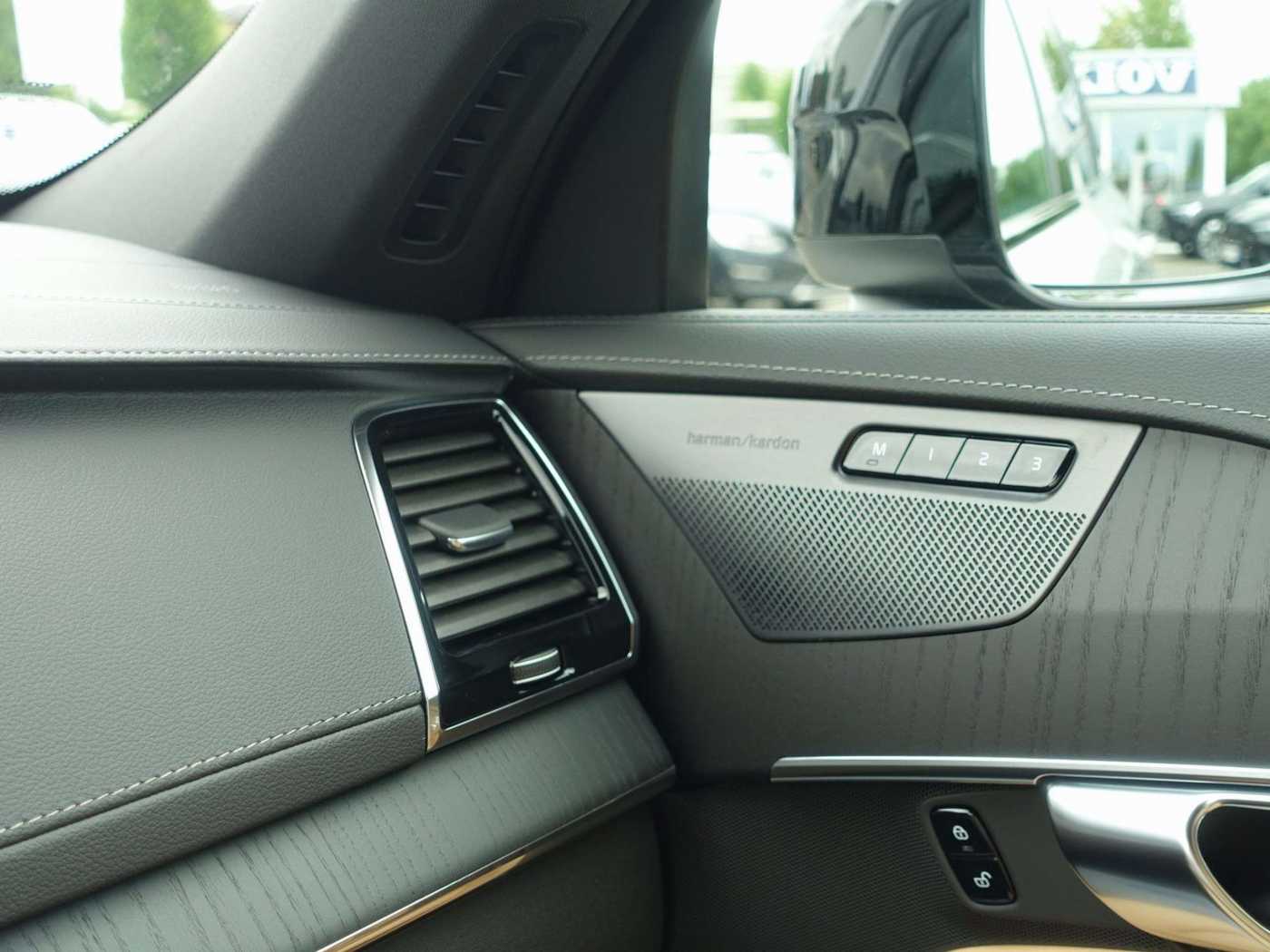 Volvo  Plus Dark T8 AWD /FourC/AHK/Pano/360°Cam