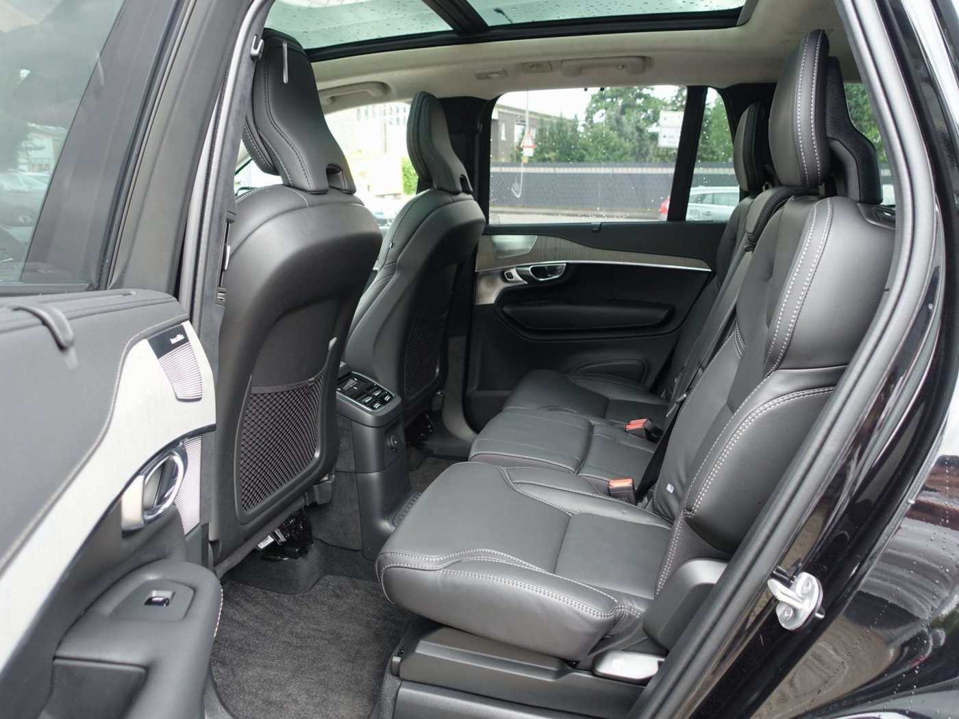 Volvo  Ultra Dark  T8 AWD Plug-in/360°/Massage/B&W