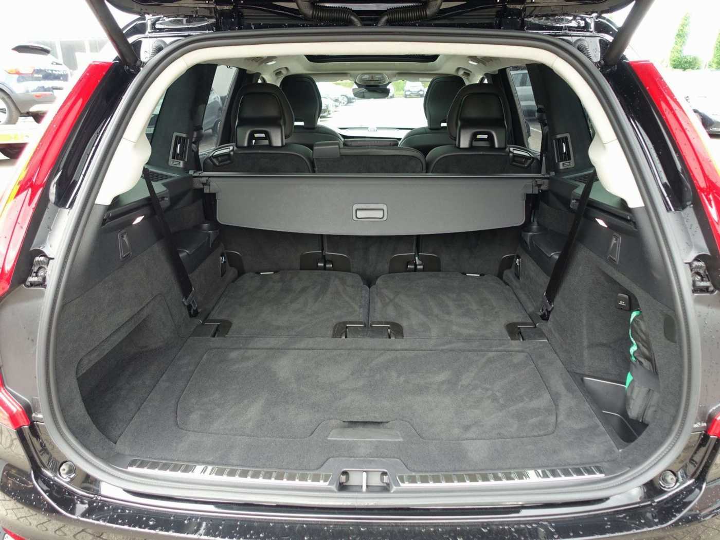 Volvo  Ultra Dark  T8 AWD Plug-in/360°/Massage/B&W