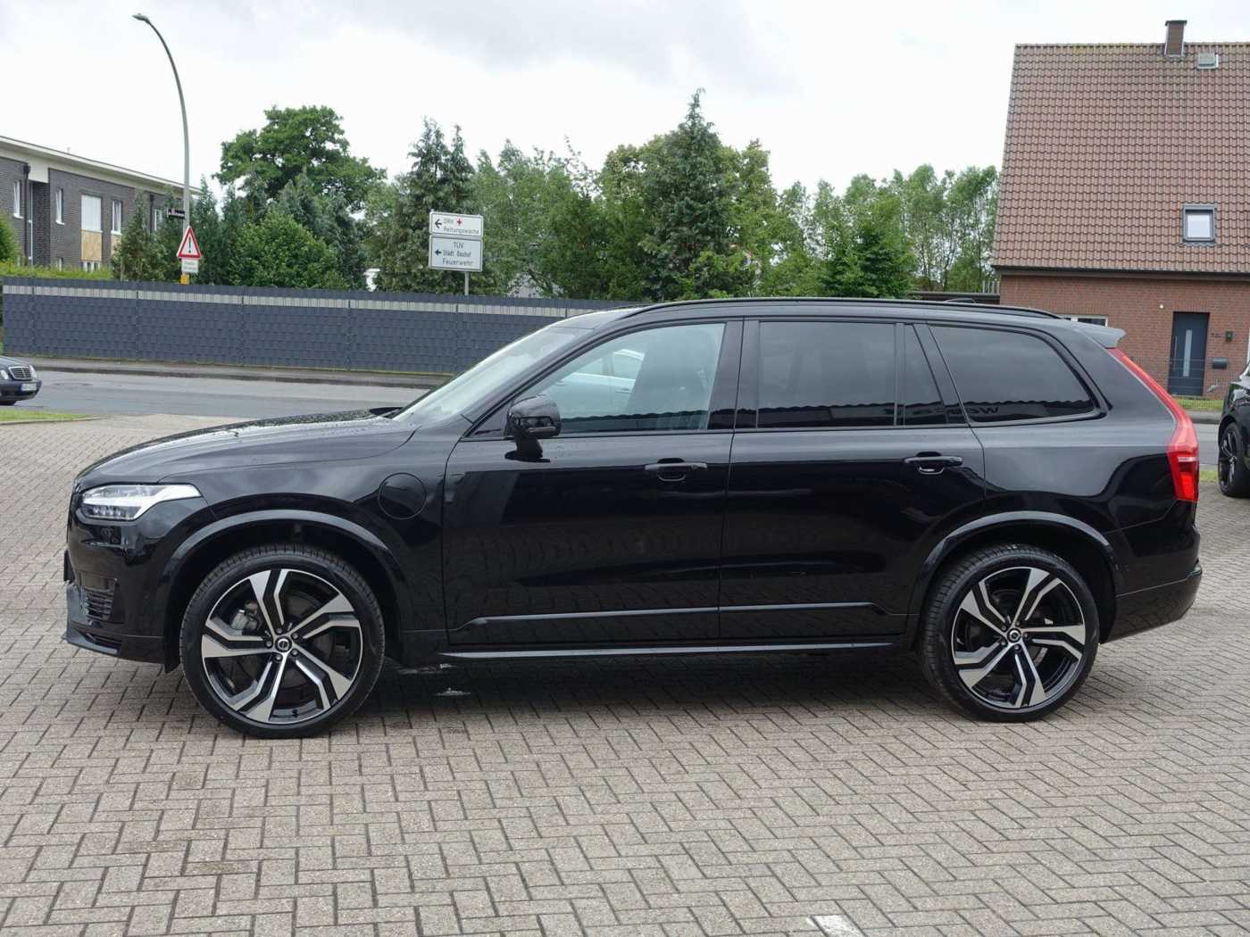 Volvo  Ultra Dark  T8 AWD Plug-in/360°/Massage/B&W