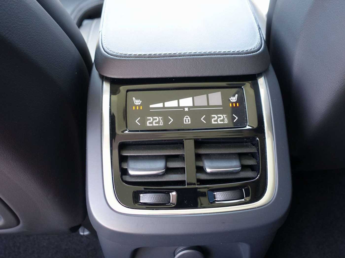 Volvo  Ultra Dark T8 AWD Plug-in Hybrid B&W/360°KA