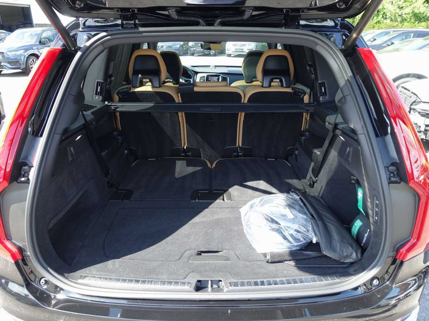 Volvo  Plus Bright T8 Recharge AWD B&W/LUFT/AHK
