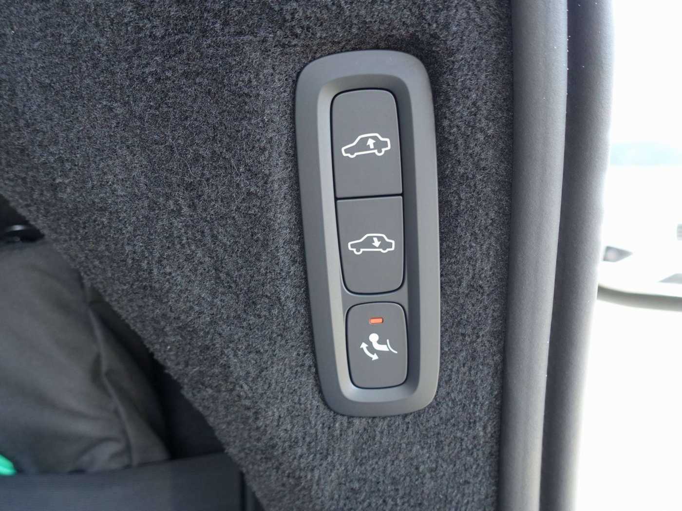Volvo  Plus Bright T8 Recharge AWD B&W/LUFT/AHK