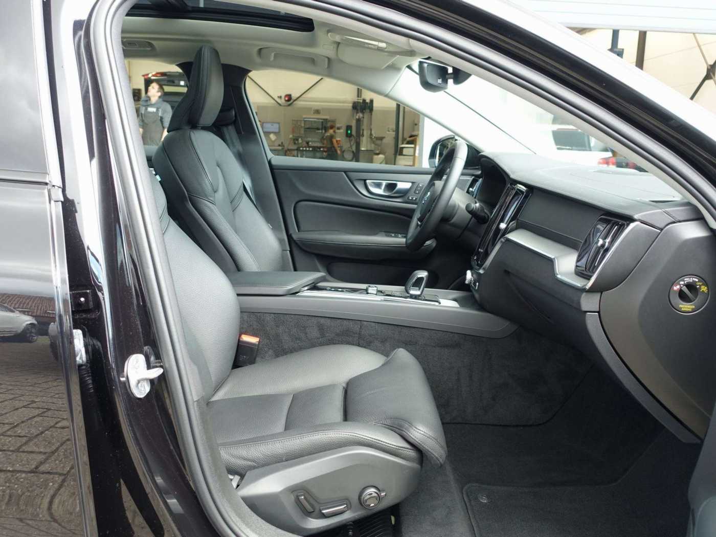 Volvo  Ultimate B5 AWD Dark/Pano/H&K/BLIS/Memory