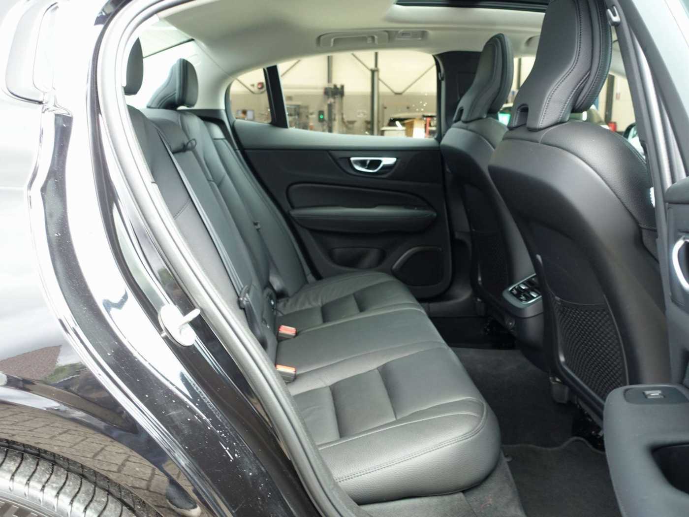 Volvo  Ultimate B5 AWD Dark/Pano/H&K/BLIS/Memory