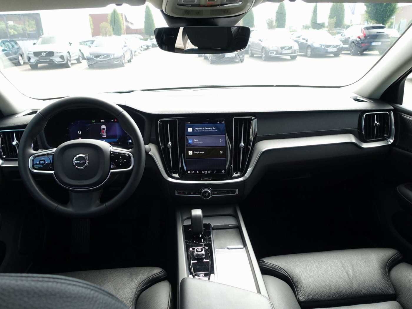 Volvo  Ultimate B5 AWD Dark/Pano/H&K/BLIS/Memory