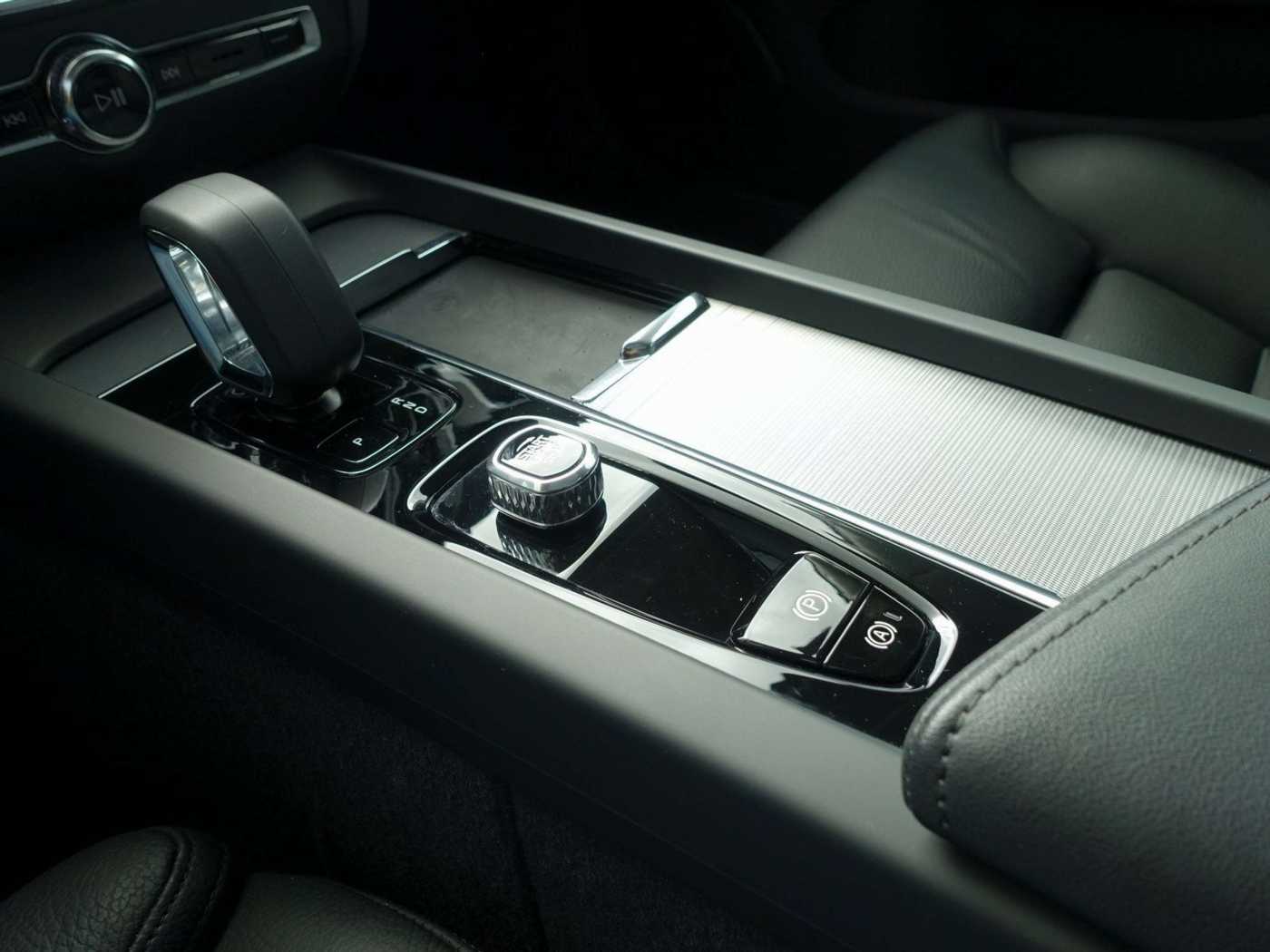 Volvo  Ultimate B5 AWD Dark/Pano/H&K/BLIS/Memory