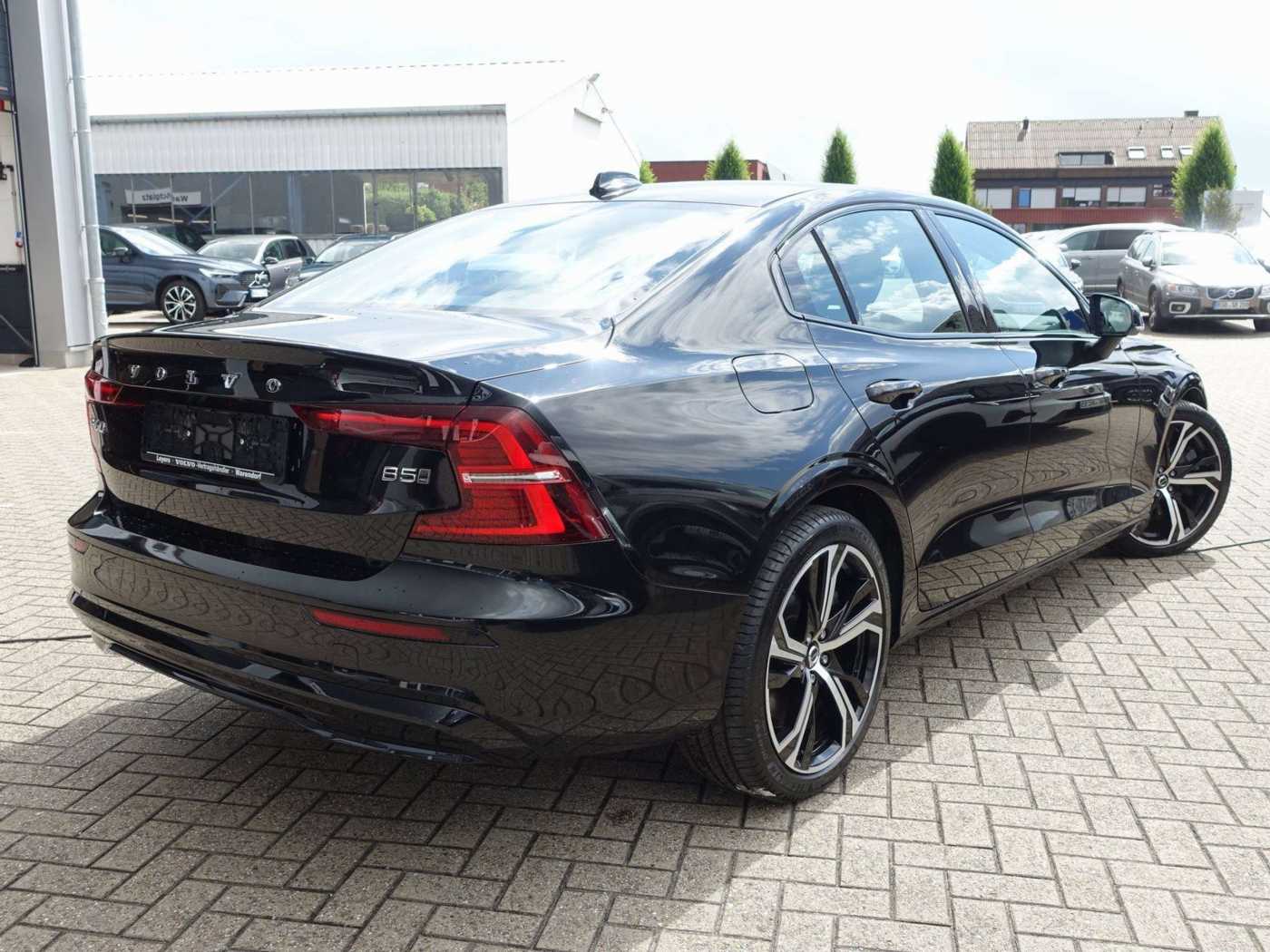 Volvo  Ultimate B5 AWD Dark/Pano/H&K/BLIS/Memory