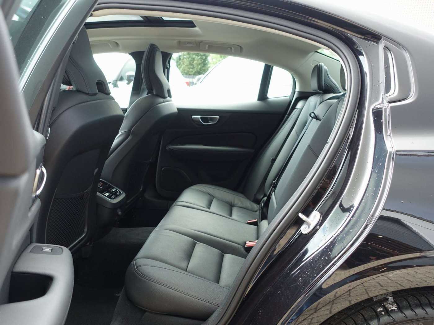 Volvo  Ultimate B5 AWD Dark/Pano/H&K/BLIS/Memory