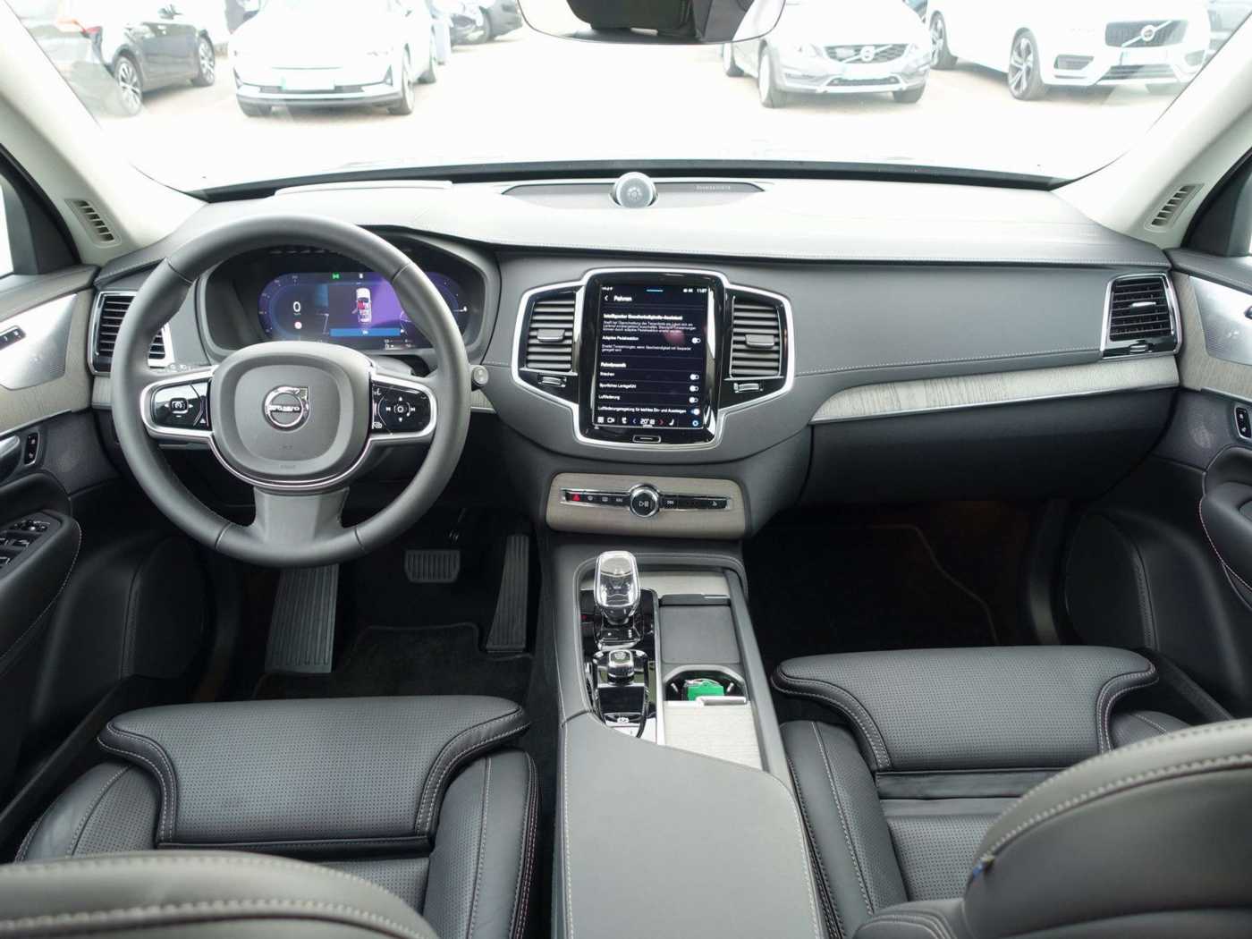 Volvo  Plus Bright T8 AWD HUD/B&W/FOUR-C/AHK/360