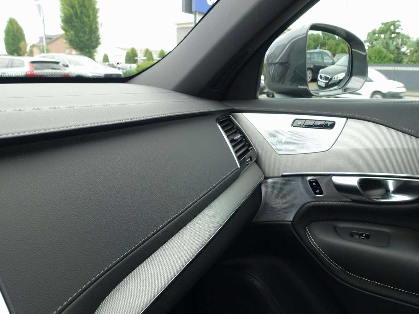 Volvo  Plus Bright T8 AWD PANO/B&W/FOUR-C/AHK/BLIS