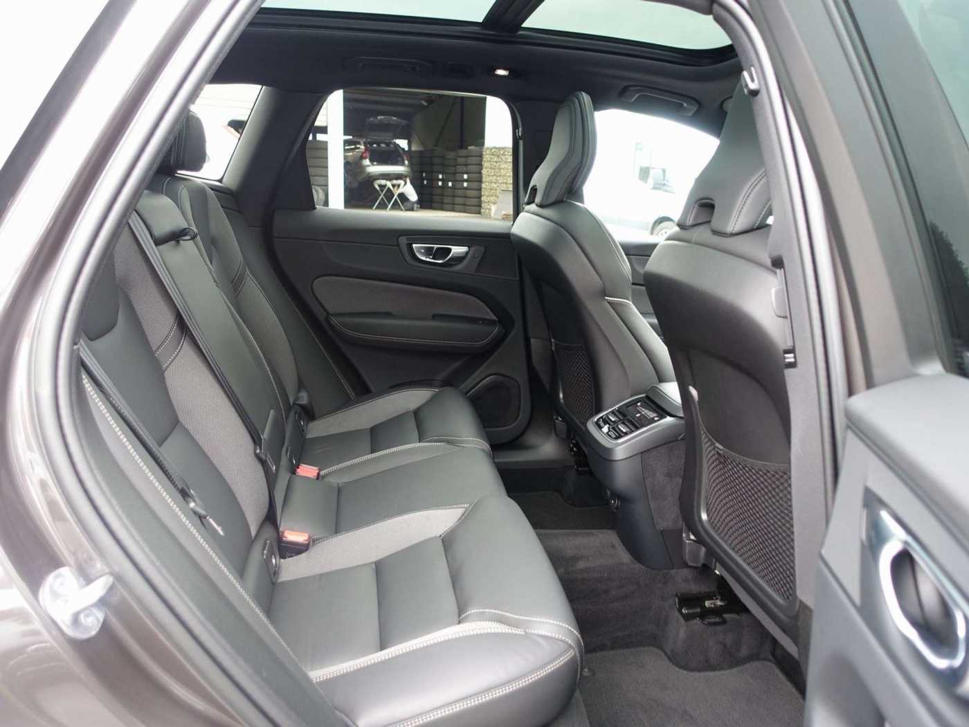 Volvo  B4 AWD Ultimate /Panorama/ Standheizung