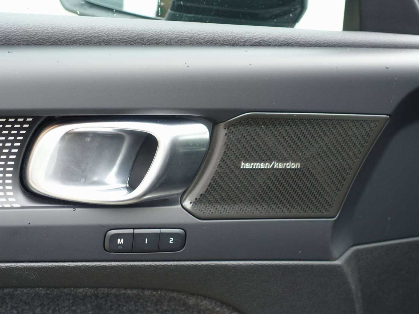 Volvo  B3 Plus Dark/360°Cam/AHK/Memory/BLIS/LED