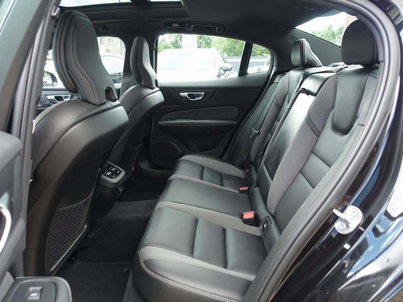 Volvo  Ultimate Dark B5 AWD Benzin PANO/HUD/BLIS