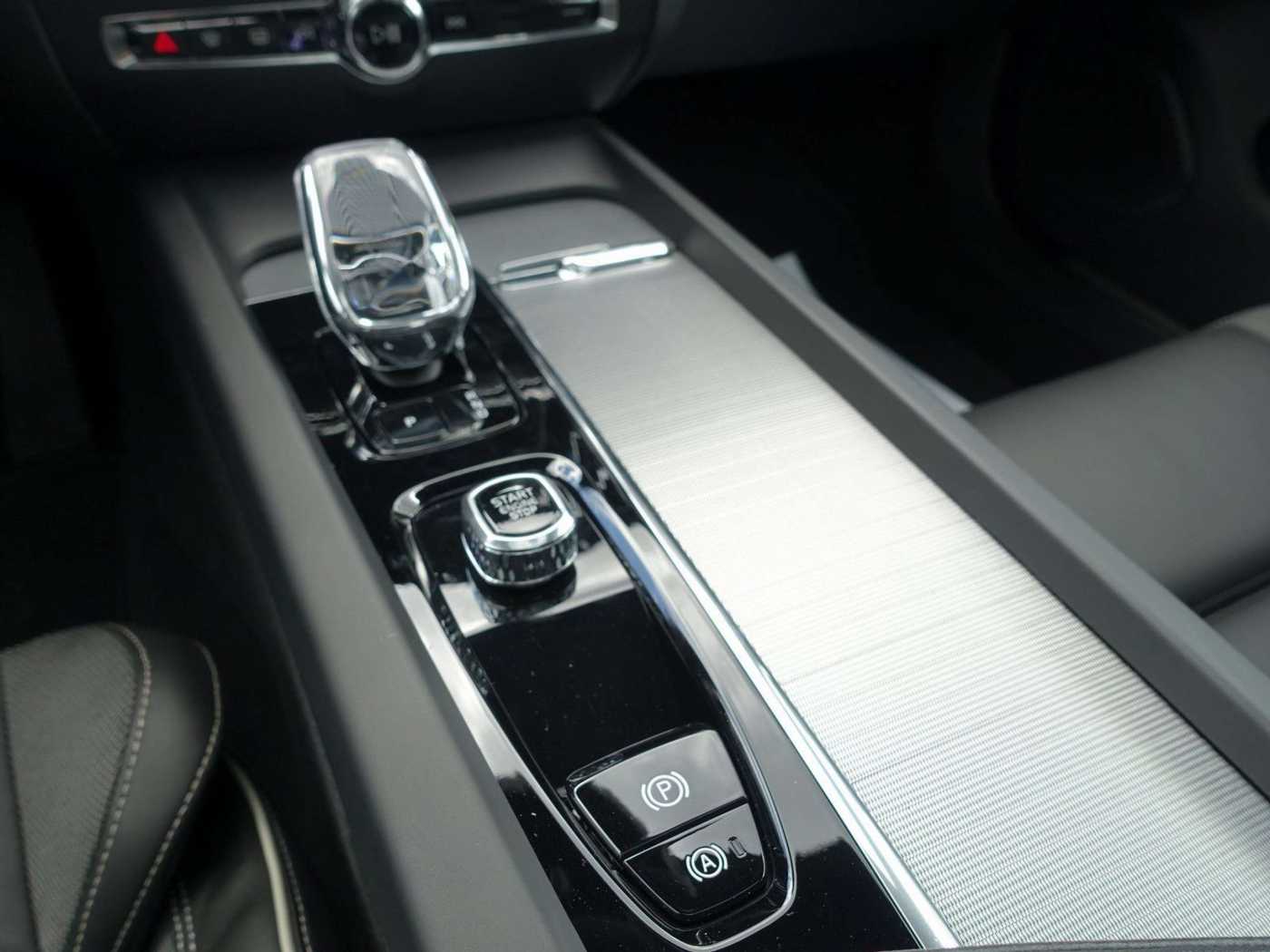 Volvo  Ultimate Dark B5 AWD Benzin PANO/HUD/BLIS