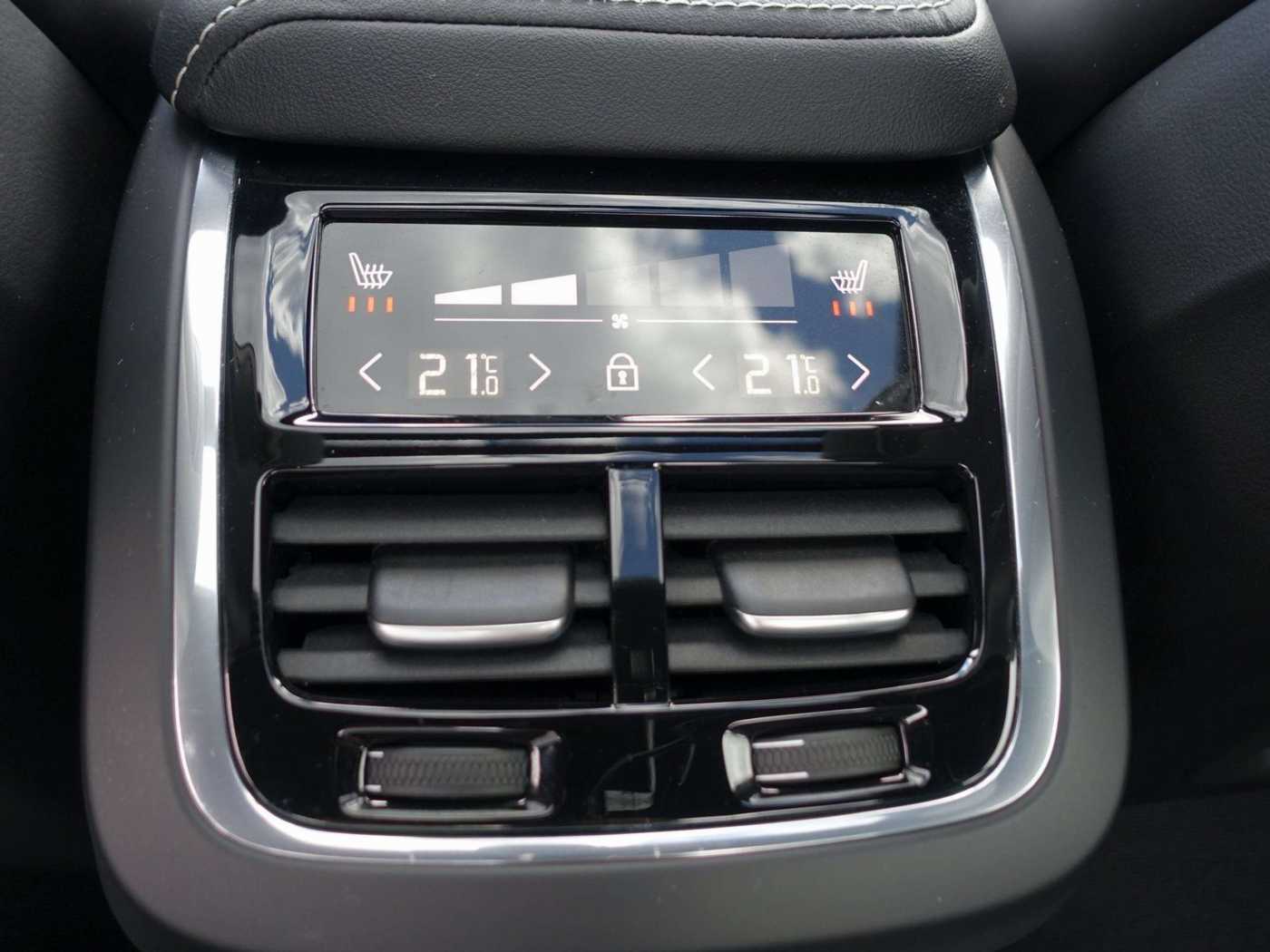 Volvo  Ultimate Dark B5 AWD Benzin PANO/HUD/BLIS