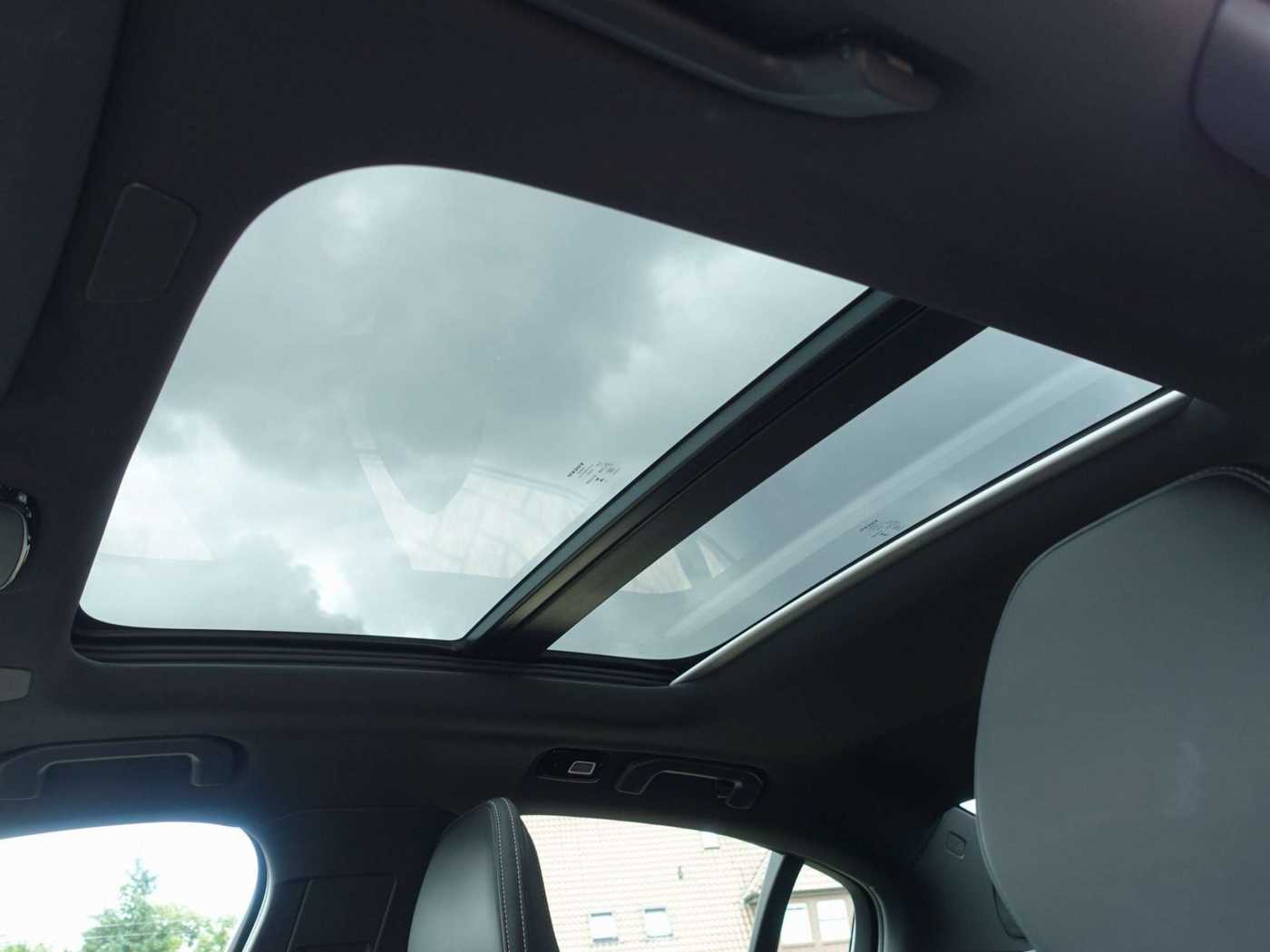Volvo  Ultimate Dark B5 AWD Benzin PANO/HUD/BLIS
