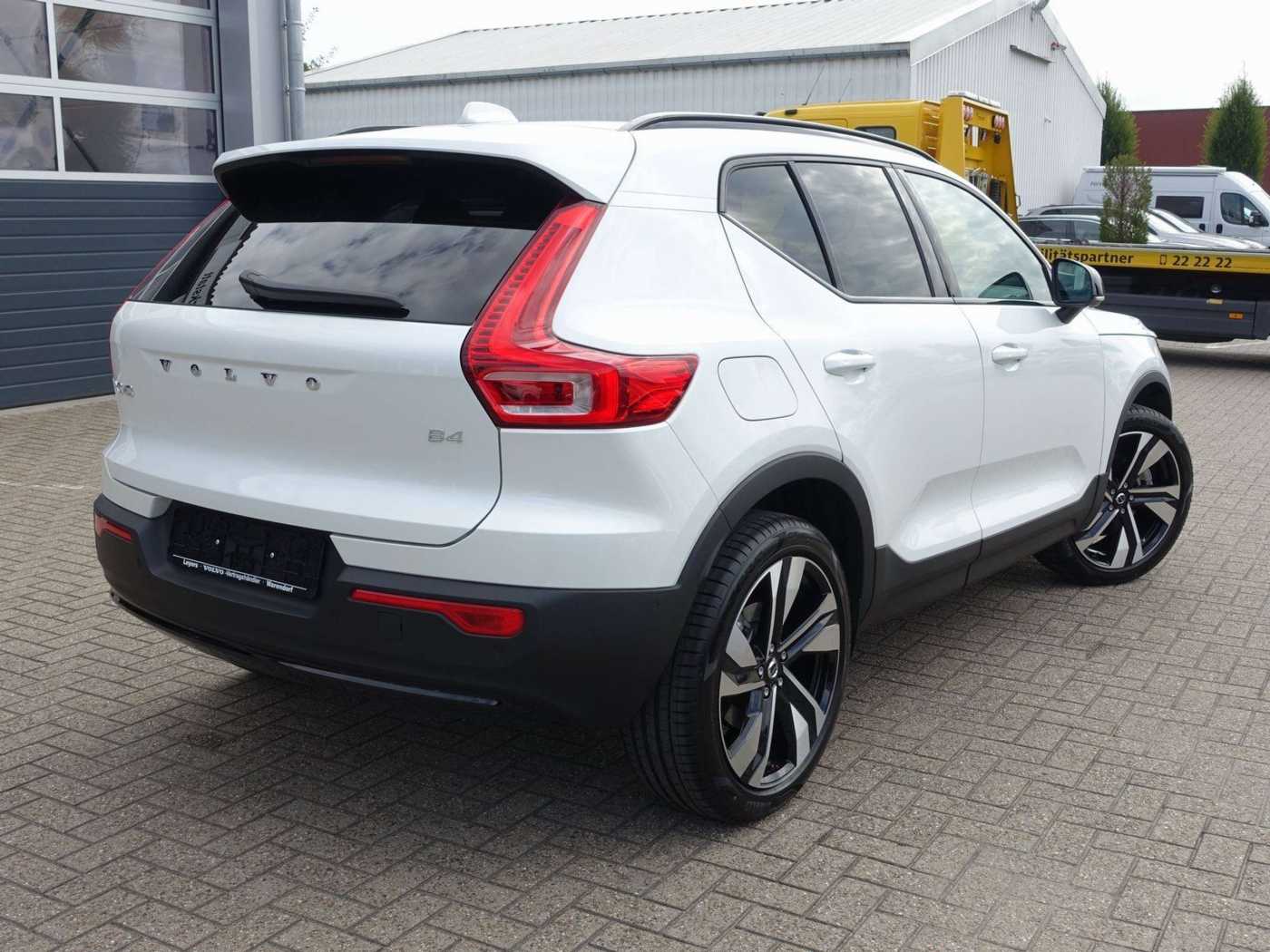 Volvo  Ultra Dark B4 Mild-Hybrid PANO/360°KAM/BLIS