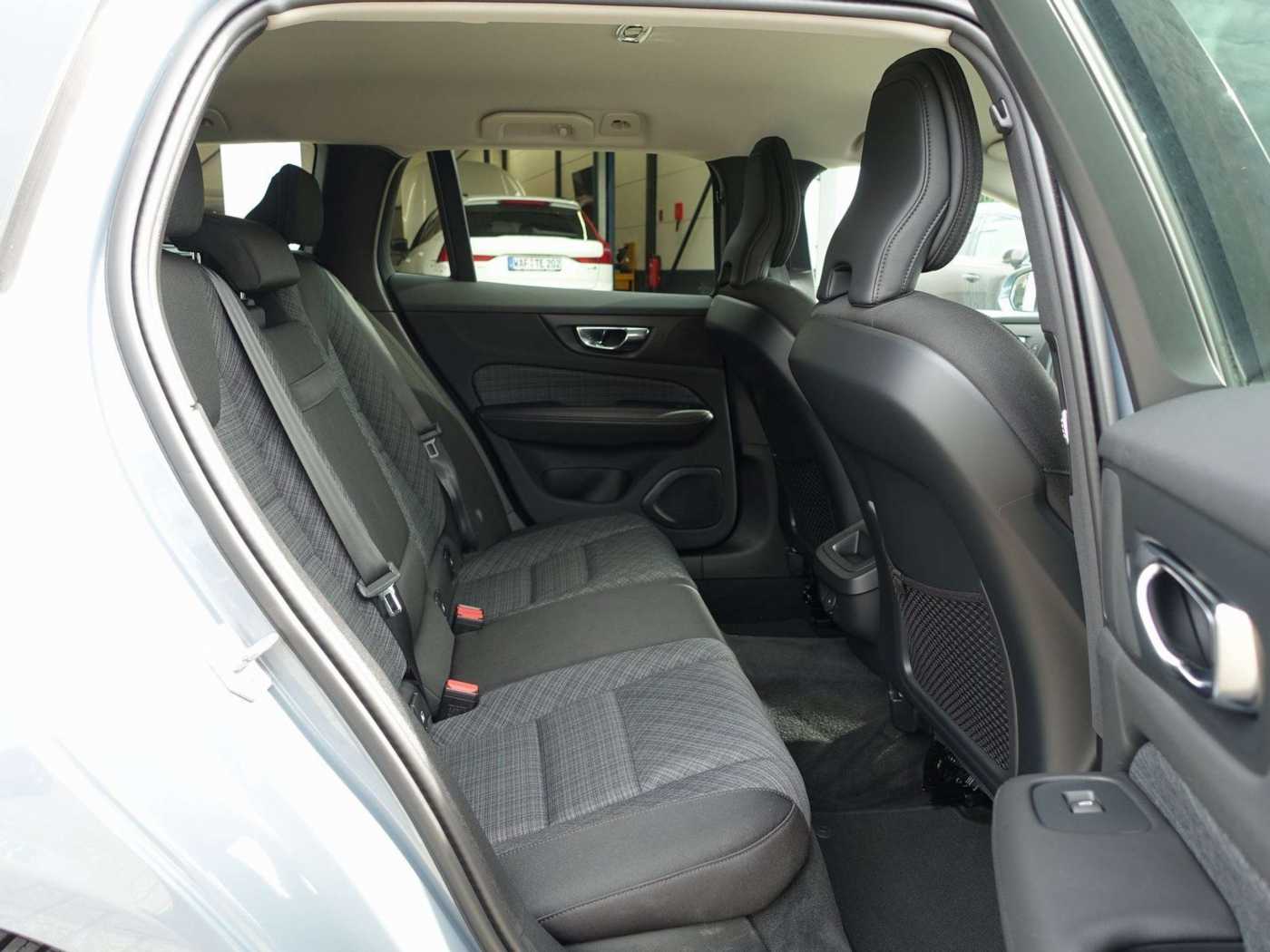 Volvo  V 60 D3 Momentum/360°Cam/BLIS/Sitzhz. /Intellis.