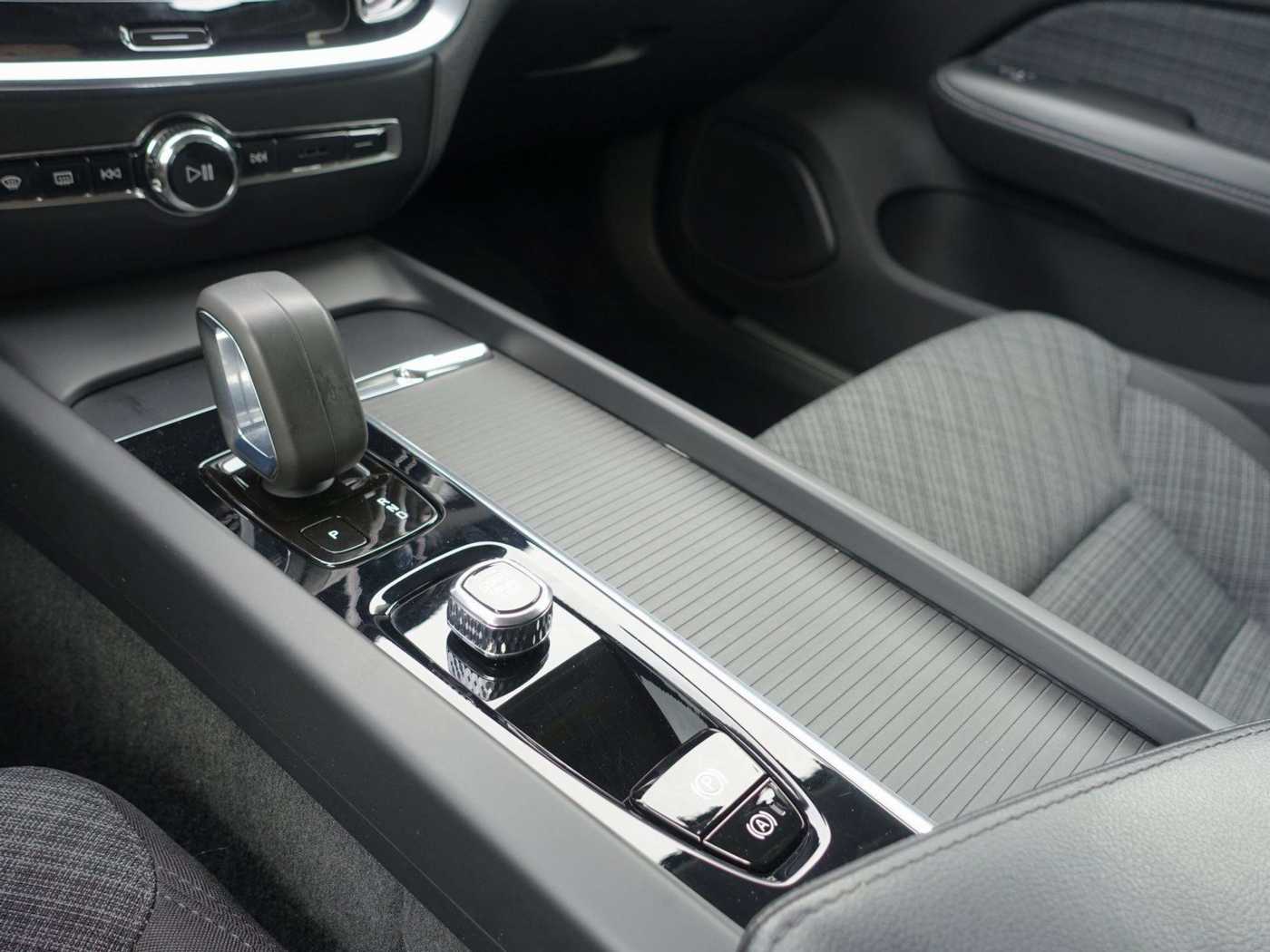 Volvo  V 60 D3 Momentum/360°Cam/BLIS/Sitzhz. /Intellis.