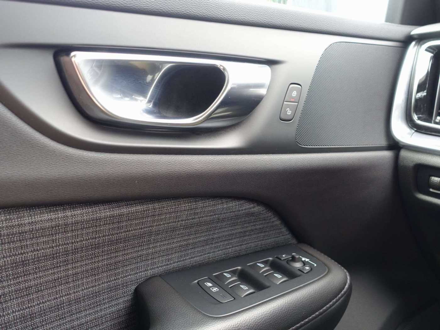 Volvo  V 60 D3 Momentum/360°Cam/BLIS/Sitzhz. /Intellis.