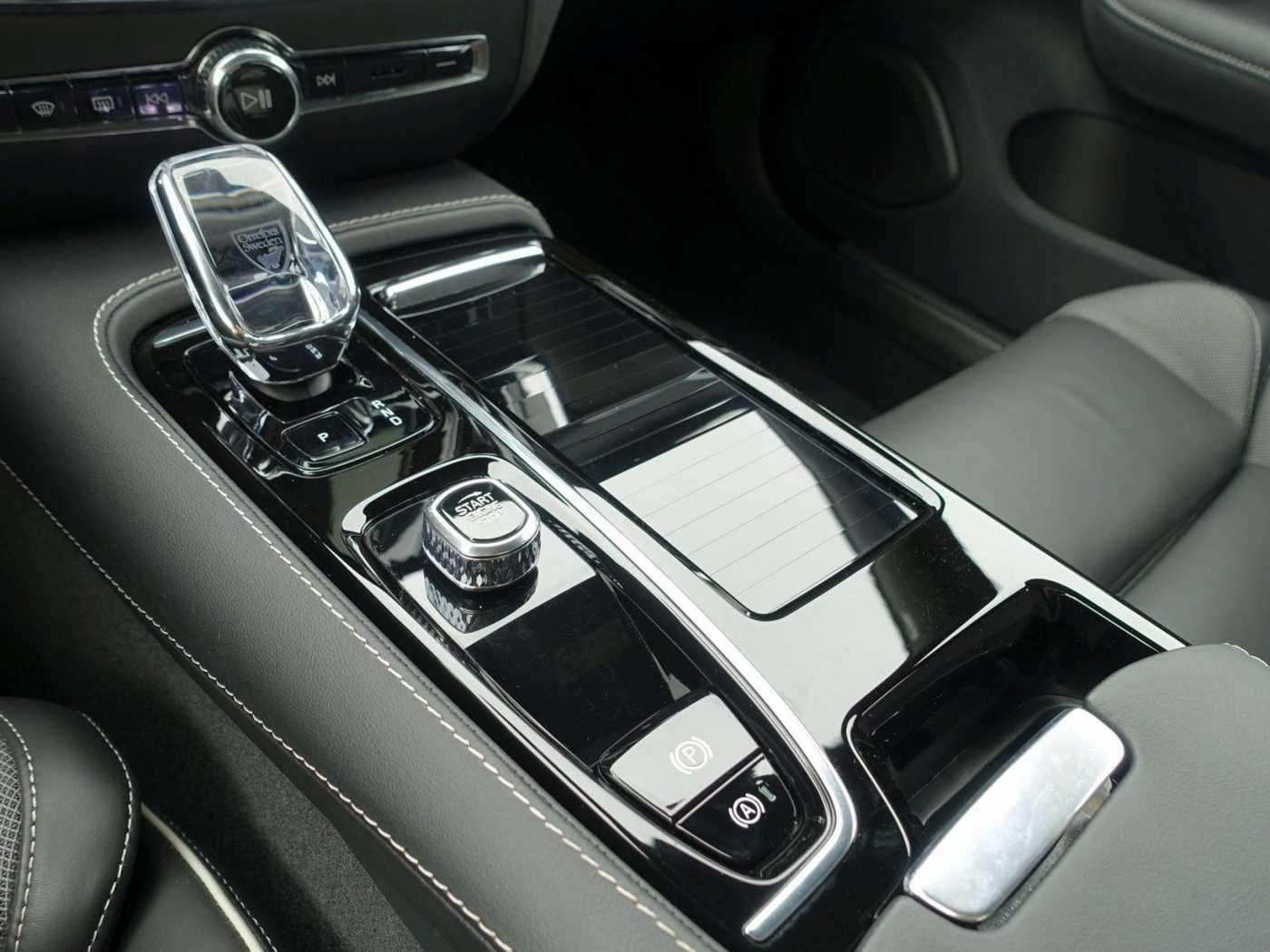 Volvo  Recharge Ultimate T8 AWD/B&W/HeadUP/360°/BLS