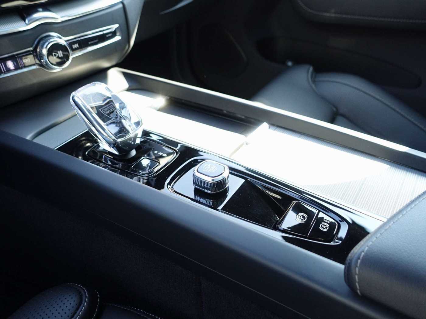 Volvo  Black Edition Plus T8 AWD/HeadUP/360°/B&W