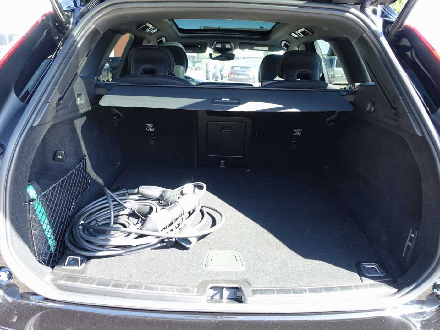 Volvo  Black Edition Plus T8 AWD/HeadUP/360°/B&W