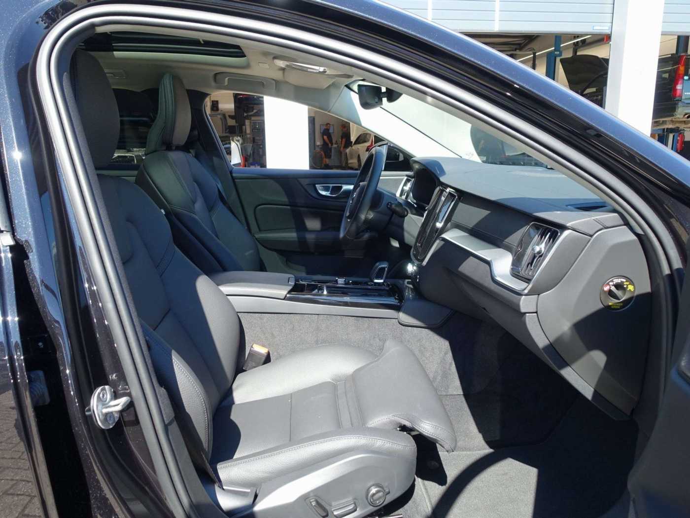 Volvo  Ultra T6 AWD/H&K/HeadUP/360°/BLIS/Memory