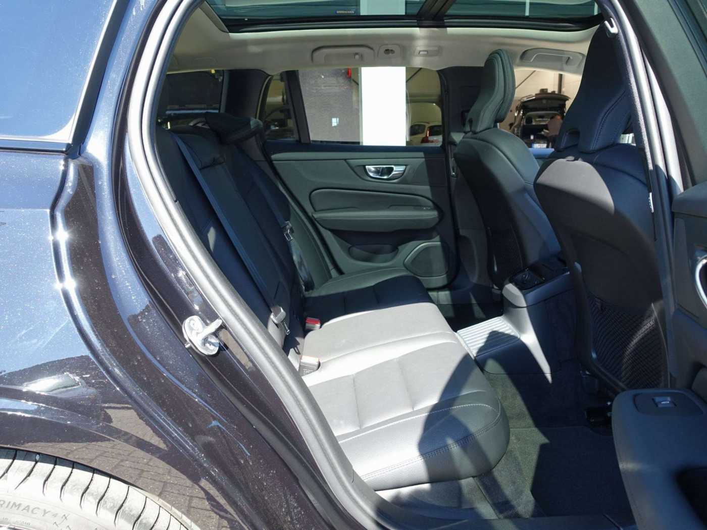 Volvo  Ultra T6 AWD/H&K/HeadUP/360°/BLIS/Memory