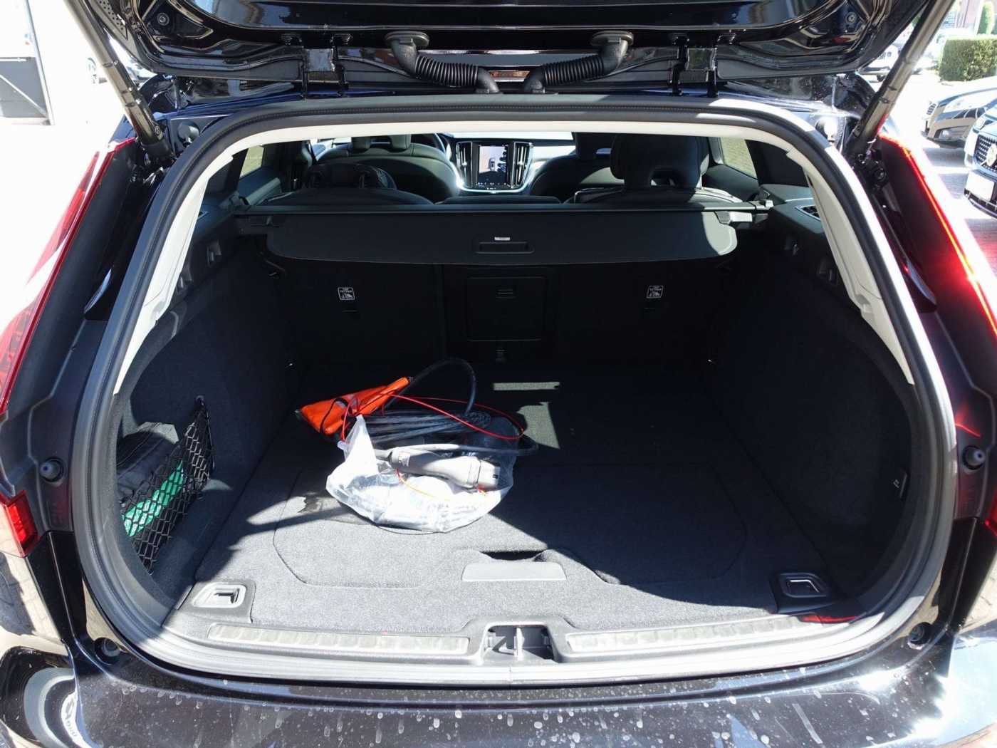 Volvo  Ultra T6 AWD/H&K/HeadUP/360°/BLIS/Memory