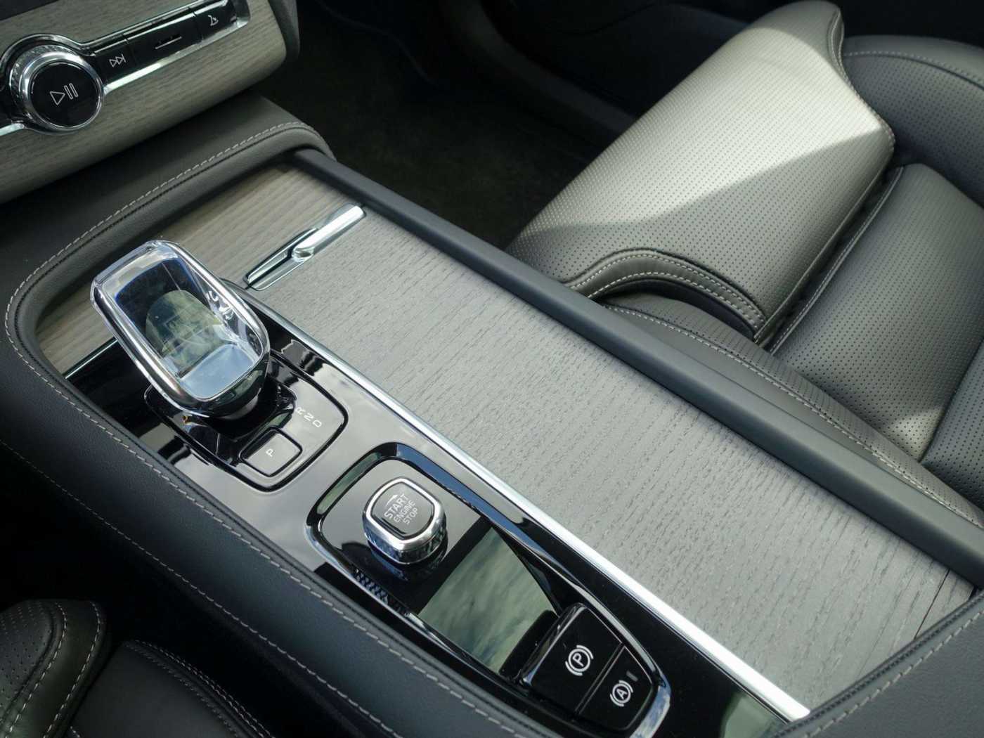 Volvo  Ultra, T8 AWD/360°/Pano/BLIS/FourC/B&W