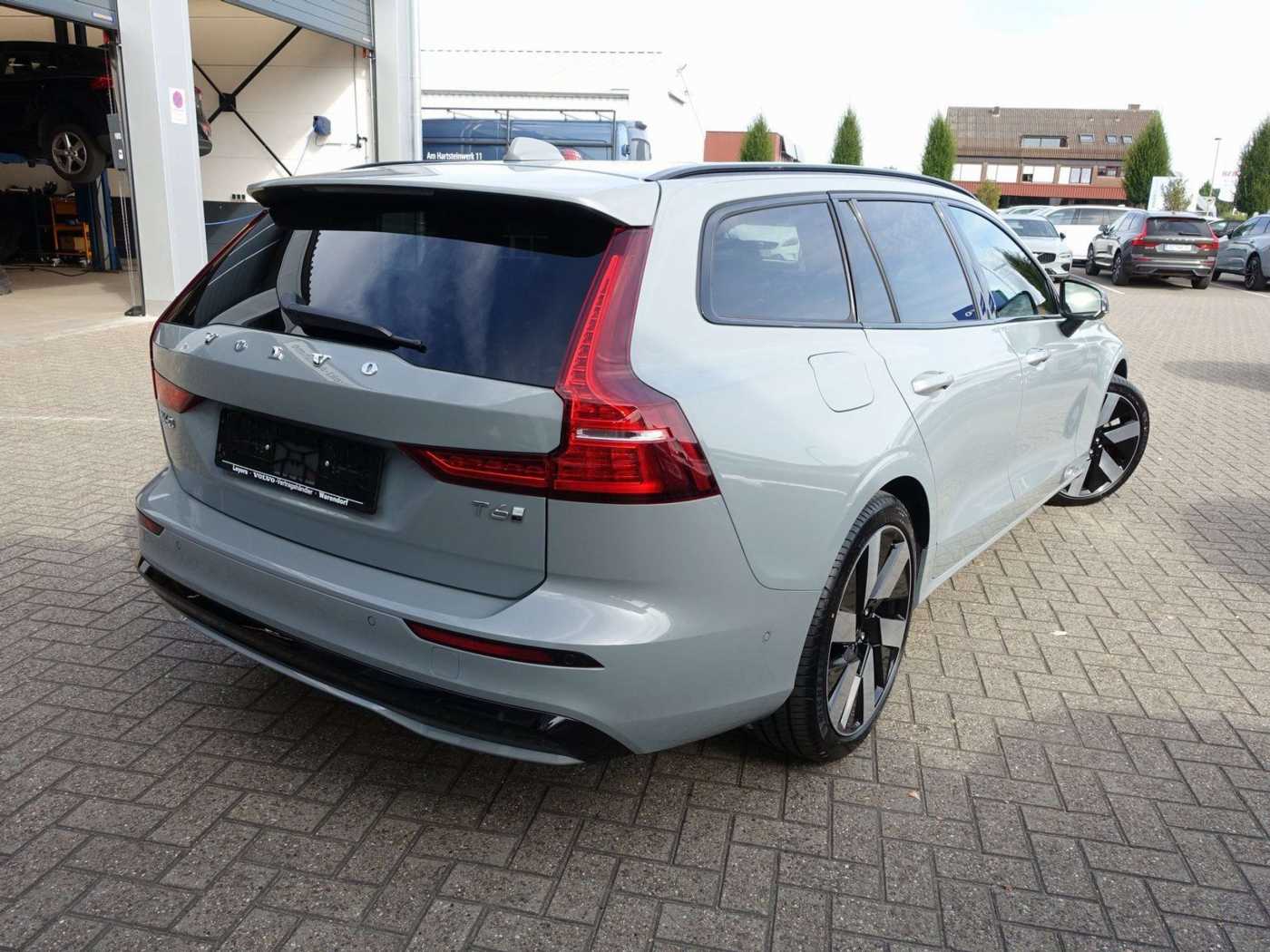 Volvo  Ultra, T6 AWD Plug-in Hybrid/Pano/H&K/AHK