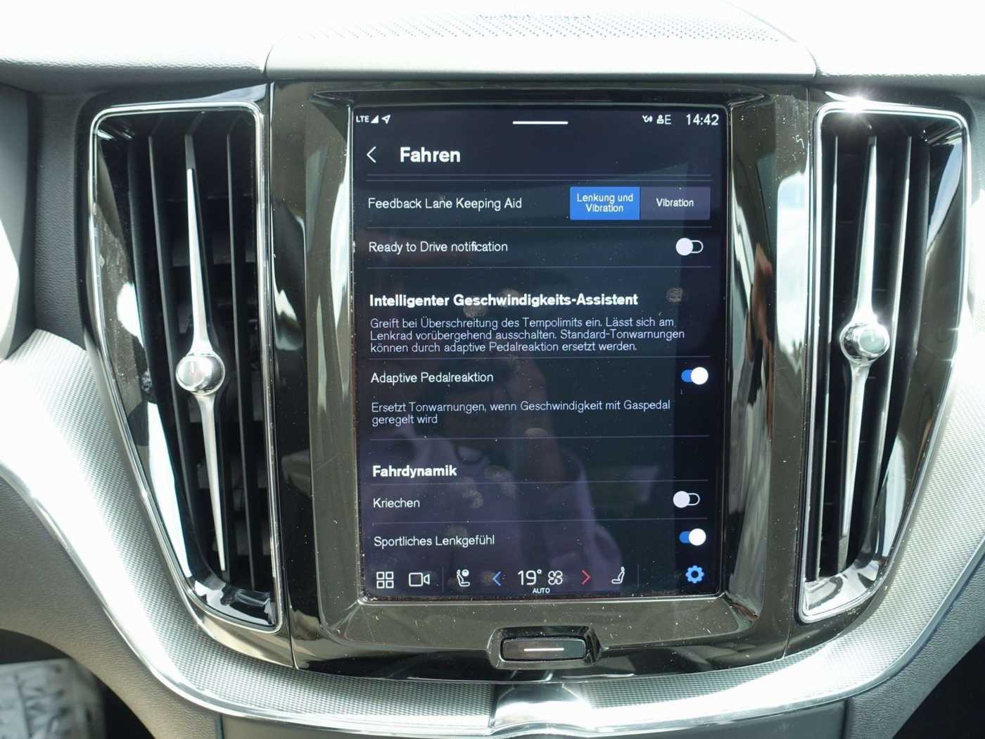 Volvo  Plus Dark T6 AWD Plug-in Hybrid 360°/BLIS