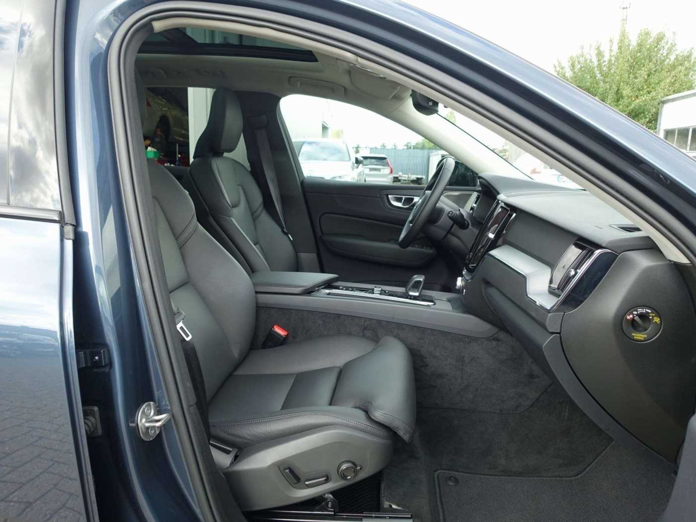Volvo  Plus Dark T6 AWD Plug-in Hybrid 360°/BLIS