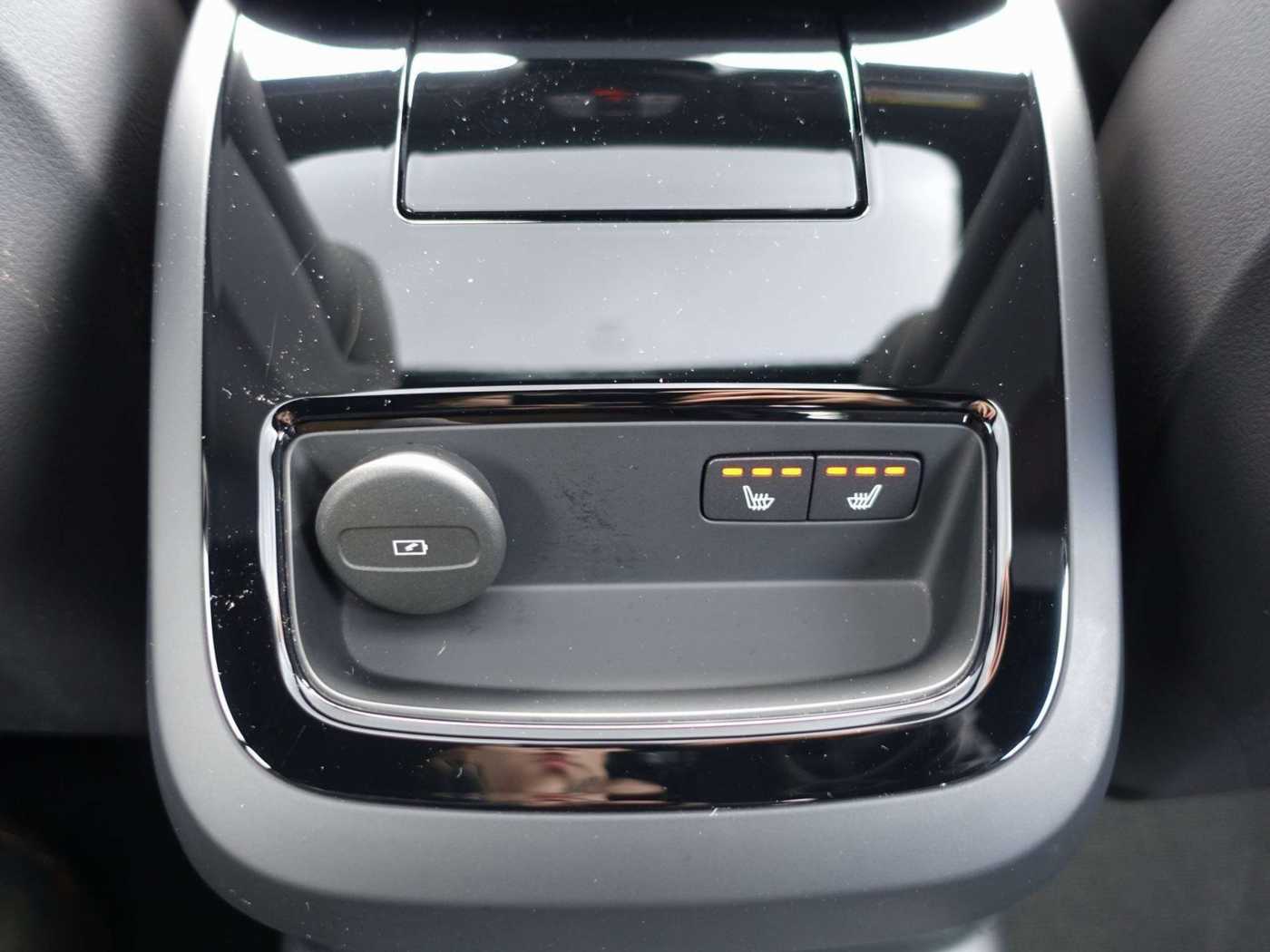 Volvo  Recharge Ultimate Dark T8 AWD HUD/B&W/PANO