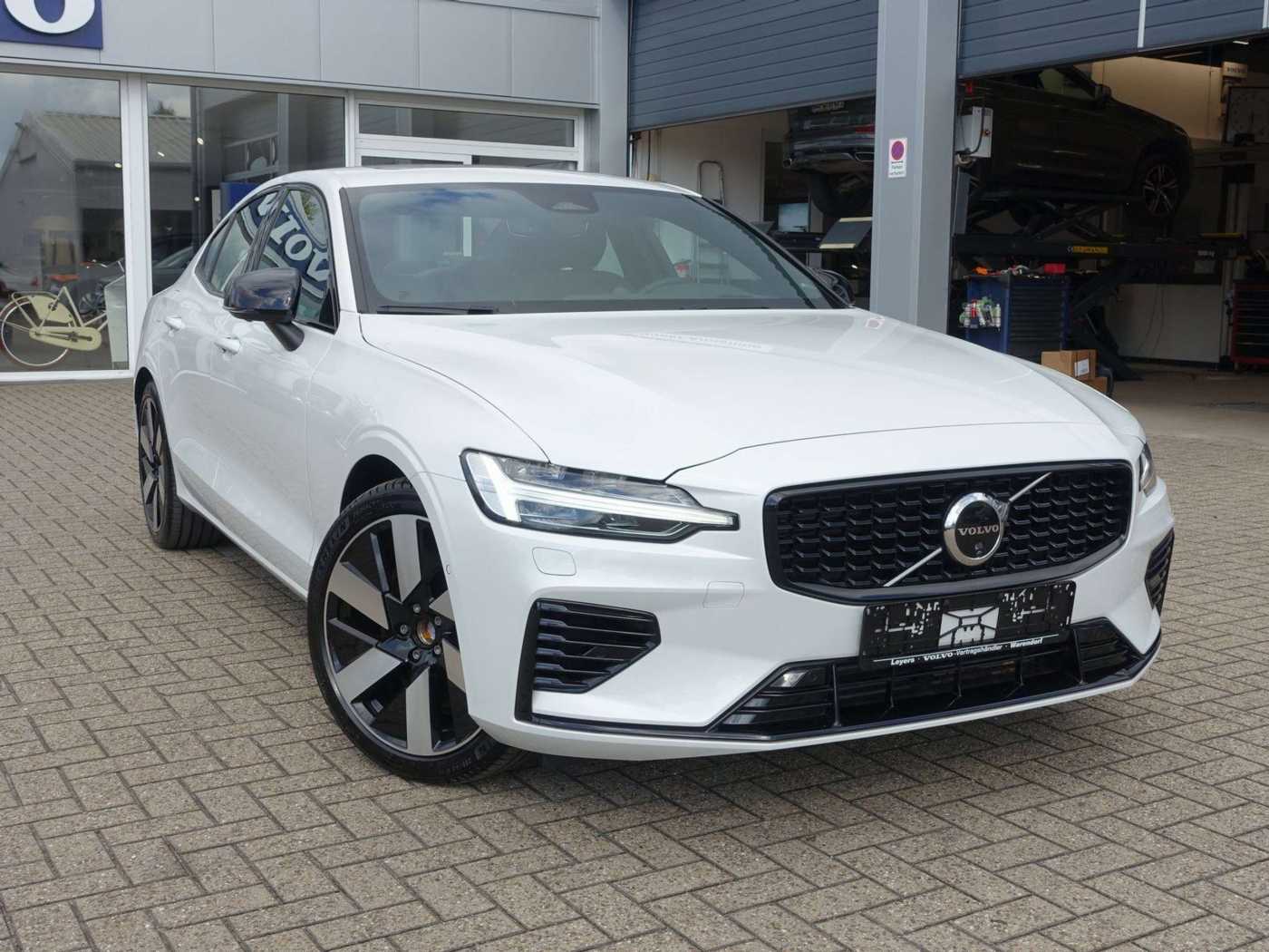 Volvo  Recharge Ultimate Dark T8 AWD HUD/B&W/PANO