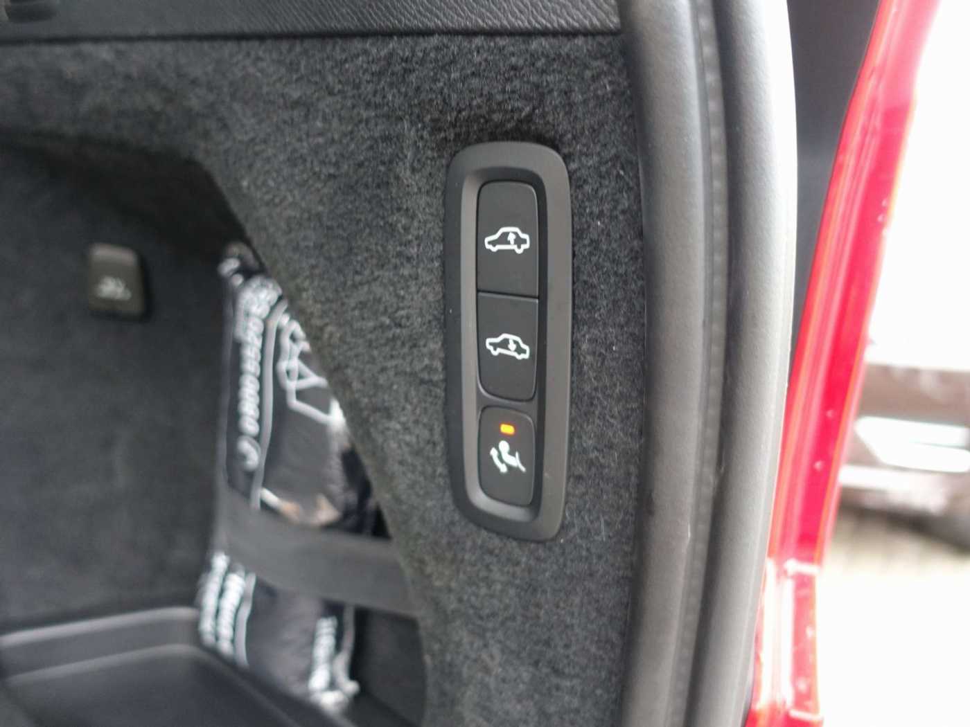 Volvo  D5 AWD R-Design/Pano/360°/AHK/FourC/BLIS