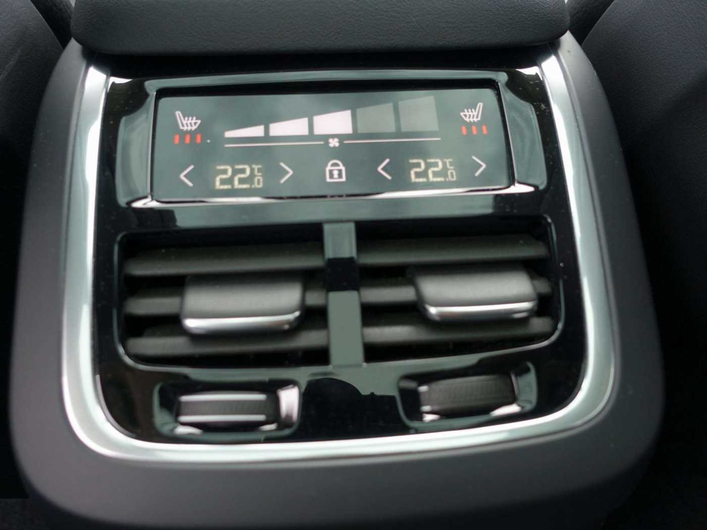 Volvo  Recharge Plus Dark T8 AWD PANO/AHK/360°/SHZ