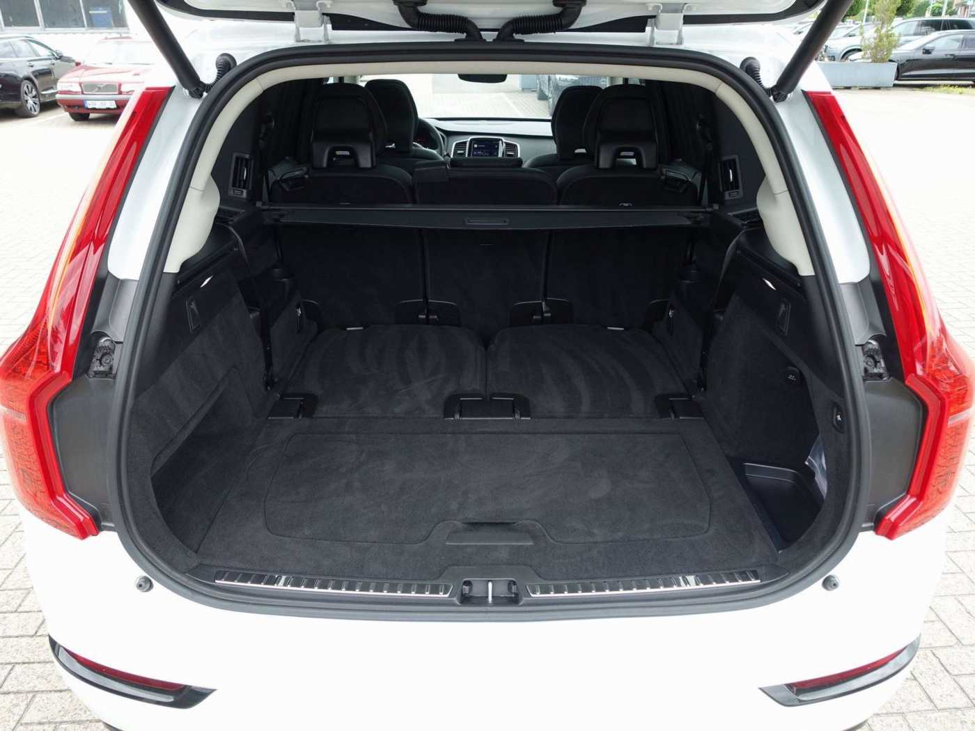 Volvo  Recharge Plus Dark T8 AWD PANO/AHK/360°/SHZ