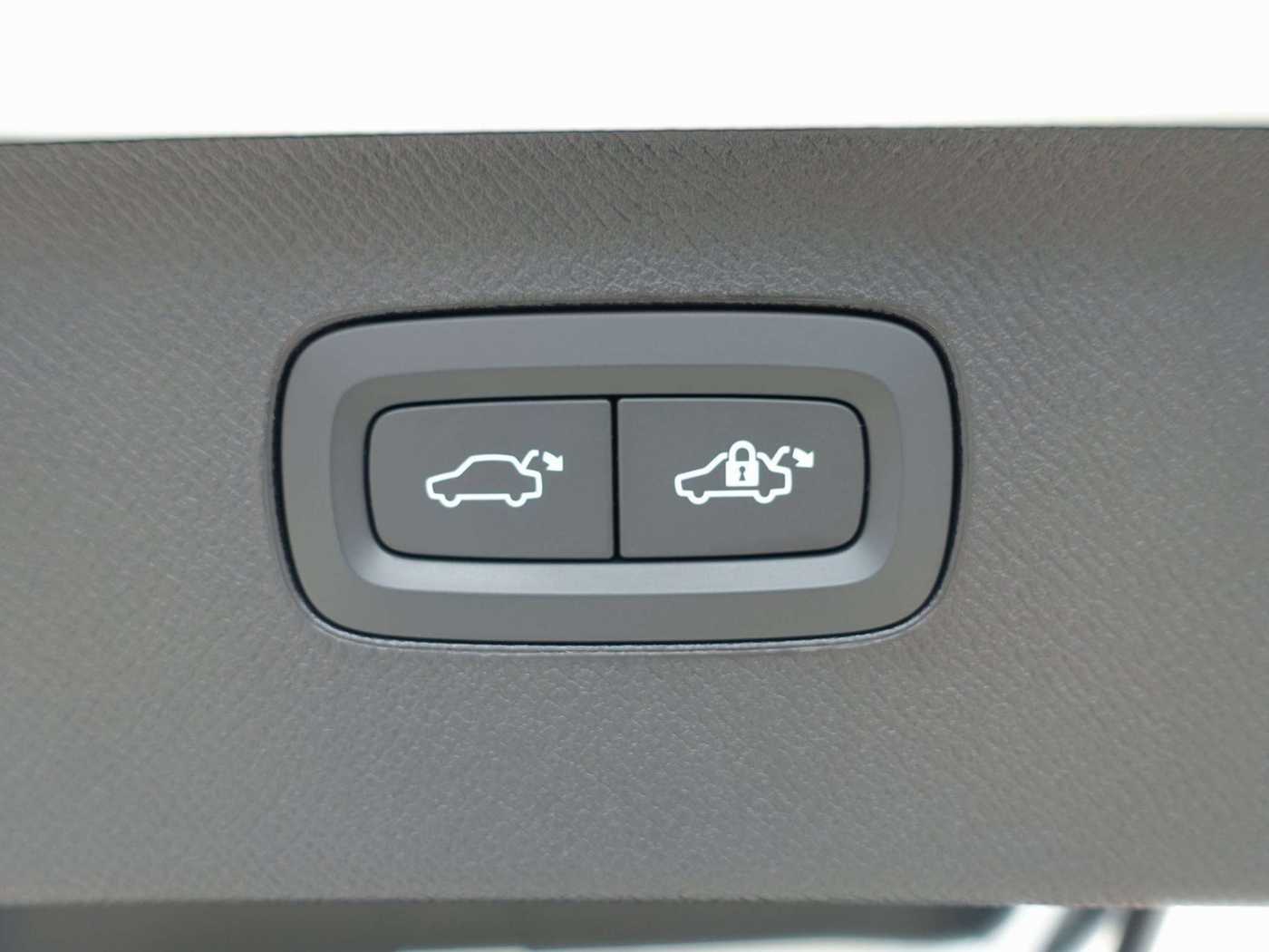 Volvo  Recharge Plus Dark T8 AWD PANO/AHK/360°/SHZ