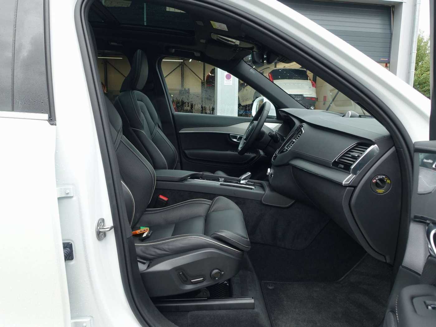 Volvo  Plus T8 AWD/FourC/AHK/PANO/360°/HeadUP/B&W