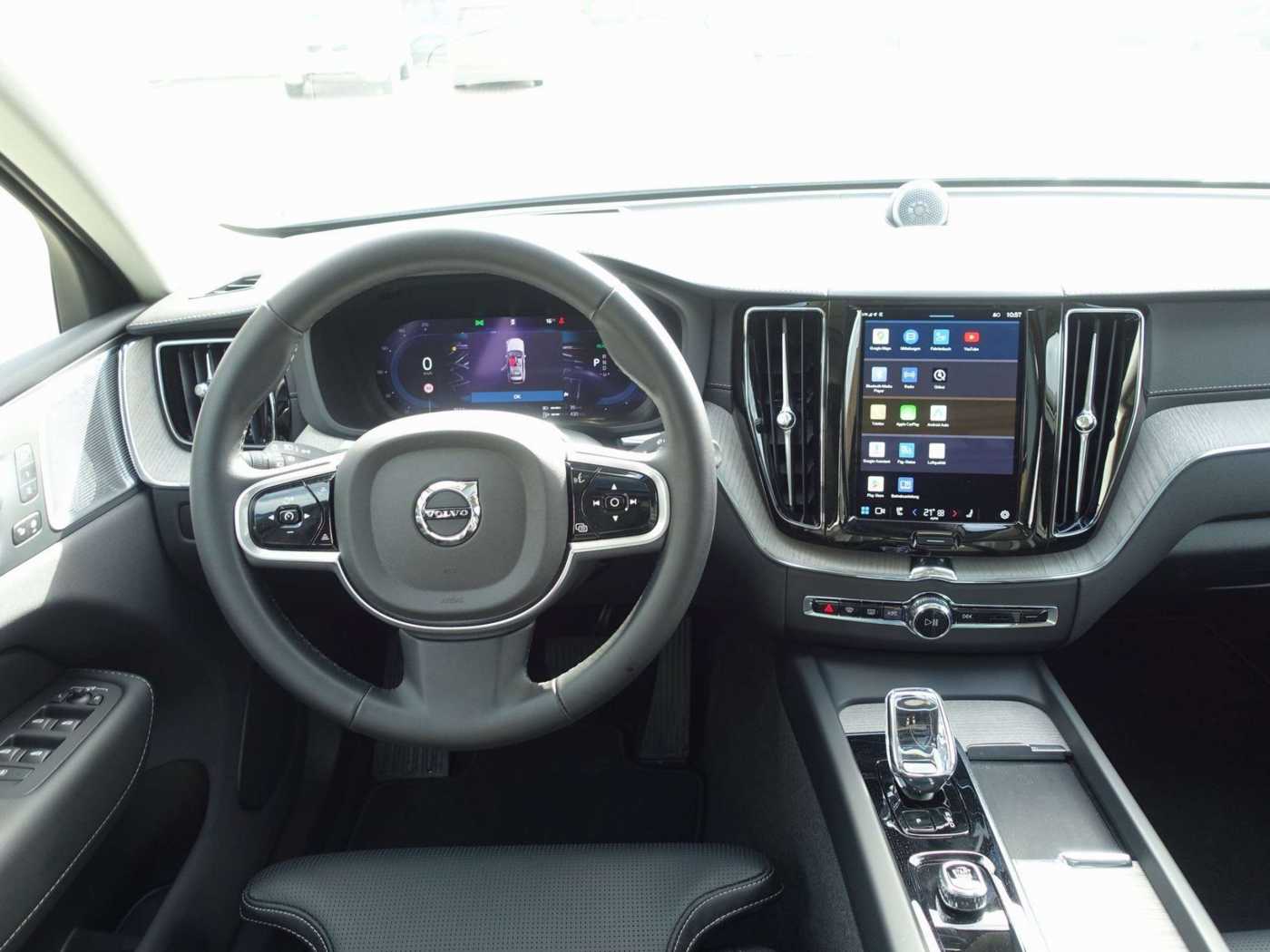 Volvo  Ultra Dark T8 AWD/ 22'/B&W/FourC/Massage