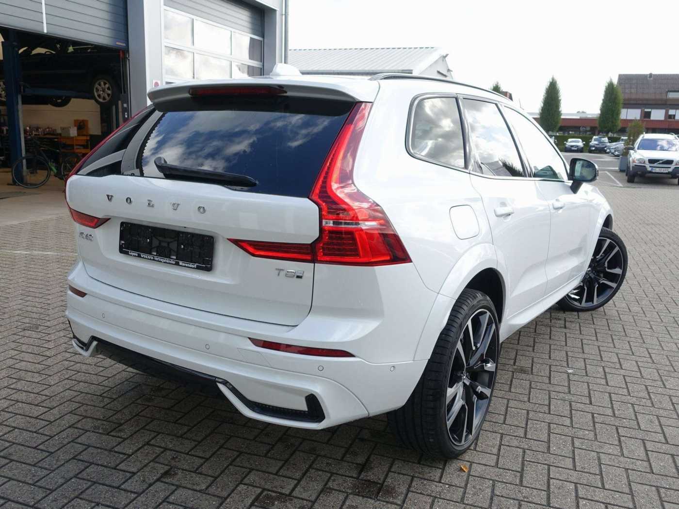 Volvo  Ultra Dark T8 AWD/ 22'/B&W/FourC/Massage